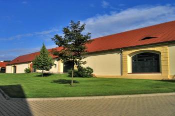 Zámek Ctěnice ( © Pavel Vítek 07/2009)