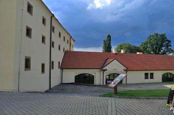 Zámek Ctěnice ( © Pavel Vítek 07/2009)