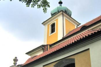 Kostel Povýšení sv. Kříže v Praze-Vinoři ( © Pavel Vítek 04/2009)
