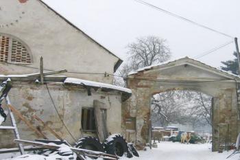 Hlavní vstupní brána ( © Pavel Vítek 01/2006)