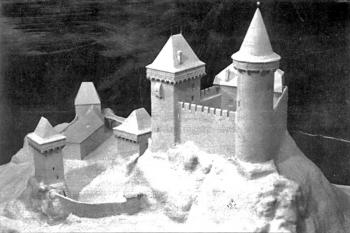 Model hradu (M. Novobilský, Hrad Lopata, Zapomenuté hrady, tvrze a místa, nakladatelství Ing. Petr Mikita, 2003, str. 18.)