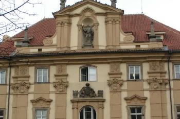 Vchod z Mariánského náměstí ( © Petr Turyna 02/2004)