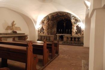 Podzemní kaple - grotta (© Johannes Cladis, 12/2014)