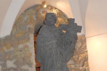 Socha sv. Jana Nepomuckého v předsíni (© Johannes Cladis, 12/2014)