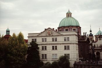 klášter křižovníků s červenou hvězdou s kostelem sv. Františka z Assisi Praha 1 Staré Město (© Vlastislav Mareček, 07/2000)