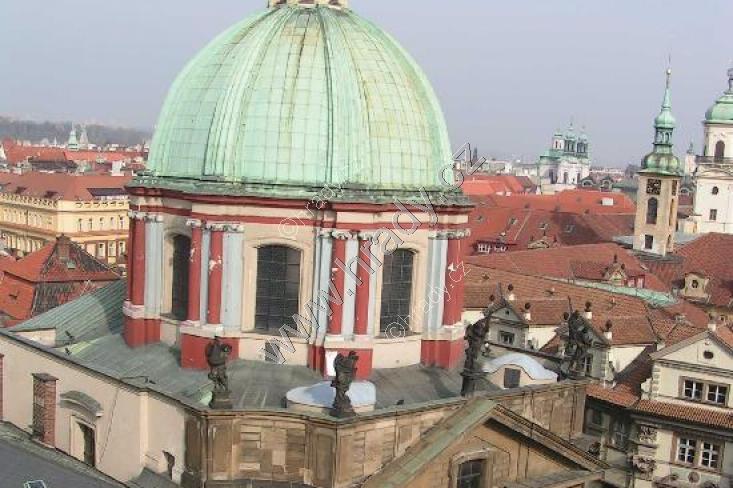 klášter křižovníků s červenou hvězdou s kostelem sv. Františka z Assisi