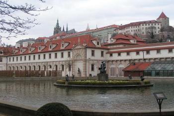 jihozápadní zákoutí zahrady, vchod od stanice Malostranská ( © Petr Turyna 04/2005)