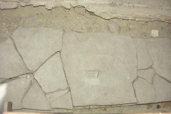 náhrobní kameny z 11. či 12. století (© Milan Caha, 10/2007)