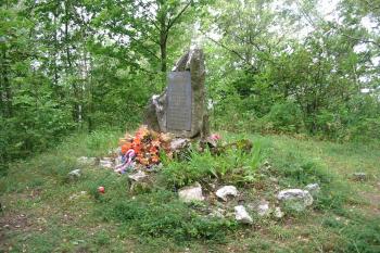 památník padlým na vrcholu (© D Dohňanský, 07/2014)