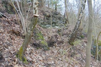 Fragment sev. stěny věžového paláce na západě (© Dušan Dohňanský  04/2023)