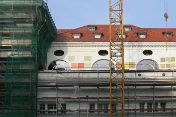 Jižní průčelí během rekonstrukce ( © Petr Turyna 01/2006)
