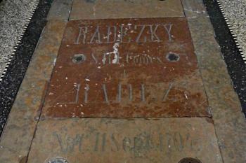 Náhrobek Václava Leopolda Jana Radeckého z Radče († 1781), děda maršálka Radeckého (© doxa , 01/2014)