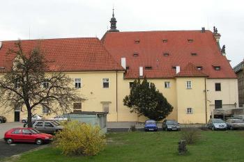 severní průčelí býv. kláštera ( © Petr Turyna 04/2005)