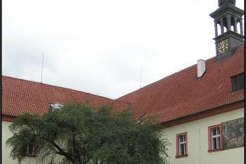 Nádvoří kláštera ( © Petr Turyna 09/2005)