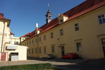 dvorní trakt kláštera ( © Milan Caha 09/2008)