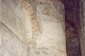 nárožní věžice románského paláce (© Karel Husák, 05/2003)