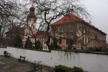 Zámek od vstupu do kapucínského kláštera ( © Ivan Grisa 03/2010)