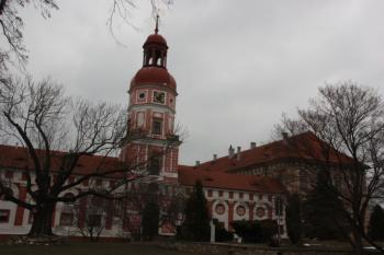 Zámek od jihu ( © Ivan Grisa 03/2010)