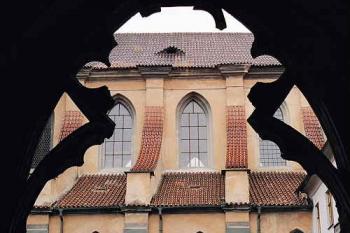 Kostel z ambitu bývalého konventu (© Ivan Grisa, 09/2003)