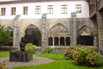 východní křídlo ambitu (© Karel Husák, 09/2003)