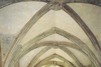 křížová chodba východní části ambitu (© Karel Husák, 05/2003)
