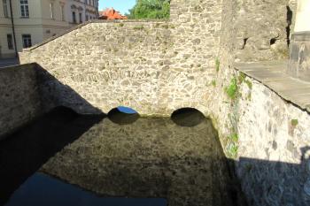vodní příkop (© Rodochrozit        , 05/2011)
