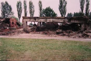 Auschwitz II. Birkenau, krematoria ( © Petr Turyna 07/2002)