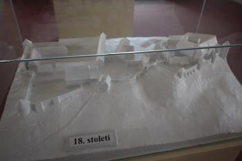 zámek v 18. stol. ( © Luděk Vláčil 04/2017)