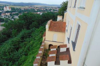 Sev. hradby a bašta s cimbuřím z pol. 19. stol. (© Dušan Dohňanský  07/2021)