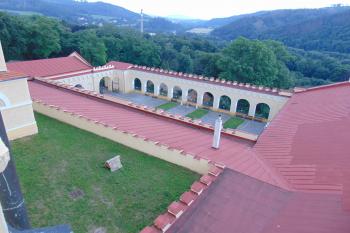 Konírna a další hosp. přístavby jižně od zámku (© Dušan Dohňanský  07/2021)