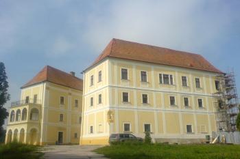 Celkový pohled na zámek (© Barbora Dedková, 08/2008)