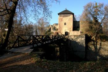  ( © Spolek přátel hradu Lukova 2013)