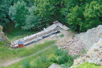 Rekonstrukce západního parkánu s vetknutou baštou v sz. rohu (© Dušan Dohňanský  07/2021)