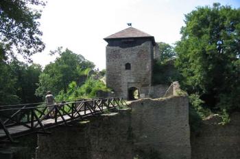 Vstupní brána vnitřního hradu (© 2003 Jiří Čížek)