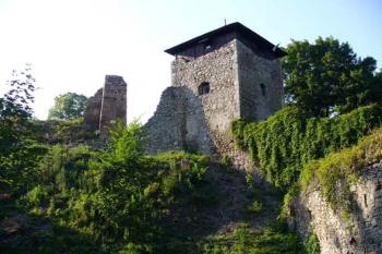 Lukov - zřícenina hradu (© Pavel Jarý,  6.7.2006)