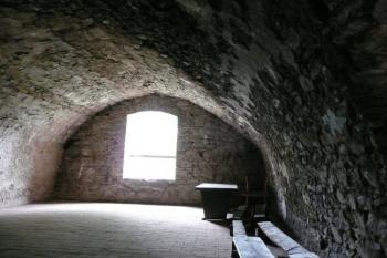 přízemí zadní místnosti západního paláce ( © Jan P. Štěpánek 09/2008)