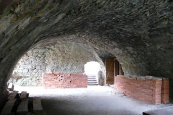přední ze dvou místností v přízemí západního paláce ( © Jan P. Štěpánek 09/2008)