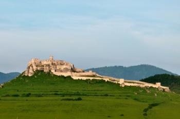 celkový pohled na hrad od západu ( © Jan P. Štěpánek 06/2013)