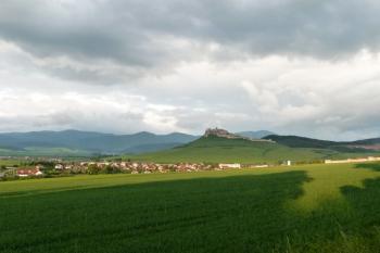 pohled na oblast kolem Spišského hradu od západu ( © Jan P. Štěpánek 06/2013)