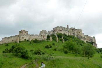 celkový pohled na hrad od východu ( © Jan P. Štěpánek 06/2013)