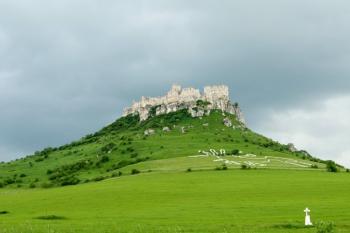 celkový pohled na hrad od severu ( © Jan P. Štěpánek 06/2013)