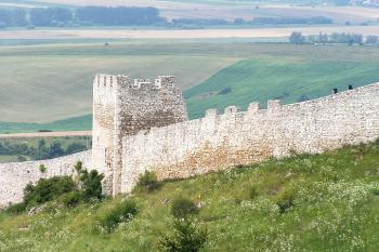 opevnění největšího nádvoří ( © Petr Turyna 08/2005)