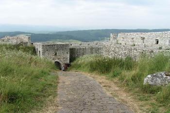 Druhá vstupní brána ( © Petr Turyna 08/2005)