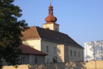 zámecká věž a zámek od jihovýchodu ( © Ondřej Štěpánek 09/2006)