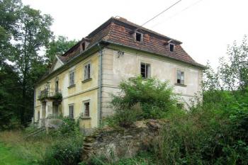 Celkový pohled od severozápadu ( © Filip Matoušek 08/2005)