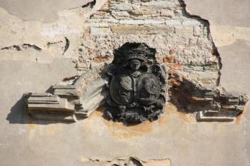 Alianční erb na západním průčelí ( © Ivan Grisa 03/2010)