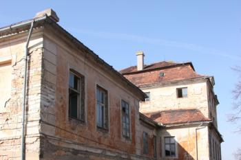 Východní (dvorní) průčelí od jihu ( © Ivan Grisa 03/2010)