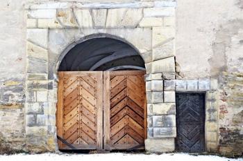 vstupní portál v jižním průčelí (© František Kinař, 01/2013)