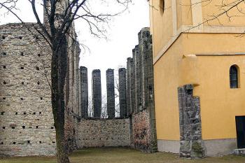 pohled do chrámové lodi ( © Pavel Zany Komárek 22.2. 2004)