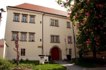 Vstup do zámku (© Ondřej Sedláček, 05/2011)